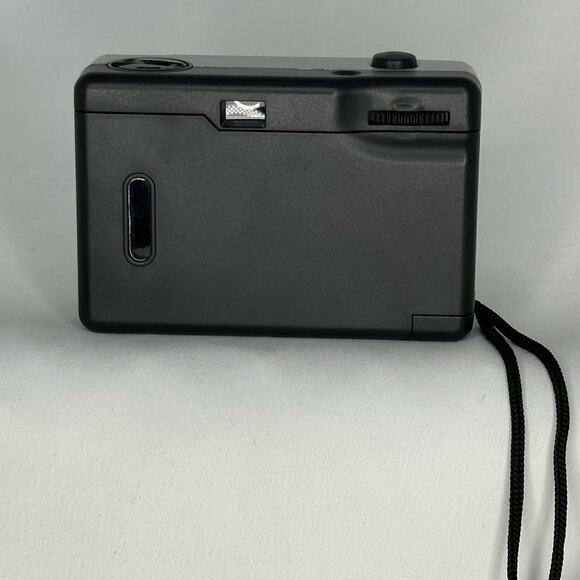 Vintage Bell + Howell Focus Free 28mm Lens 35mm Film Camera With Case - Picture 2 of 7